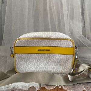 Used once Micheal Kors crossbody bag